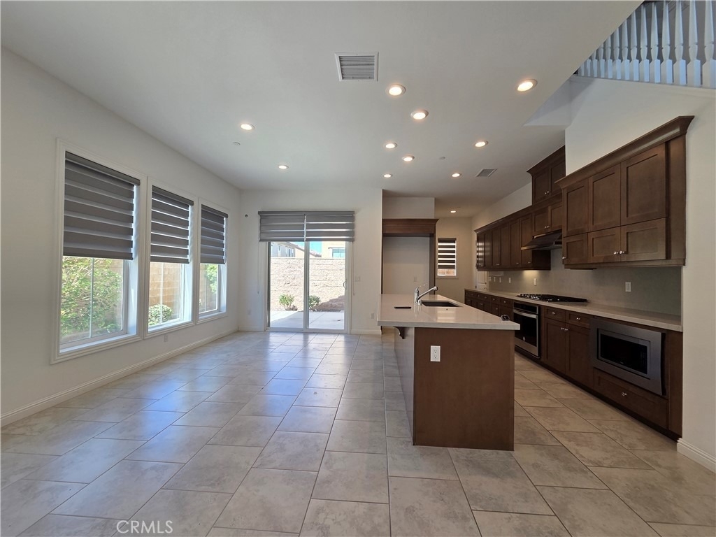 20640 W Chestnut - Photo 3
