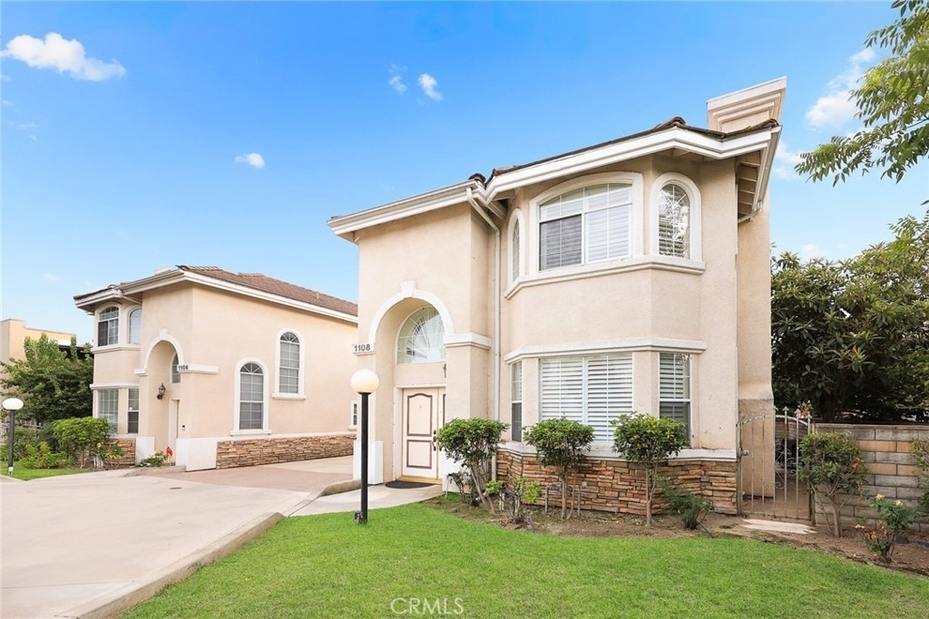 1108 Fairview Avenue - Photo 0