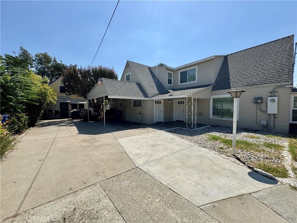3052 Burton - Photo 0