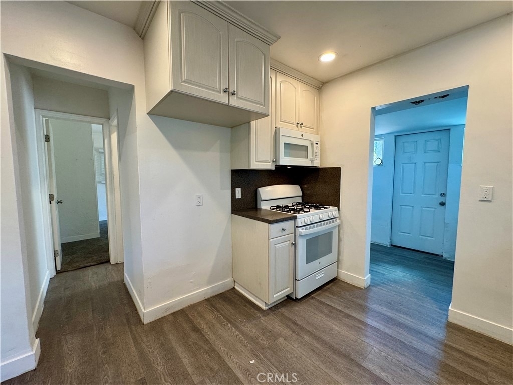 3052 Burton - Photo 6