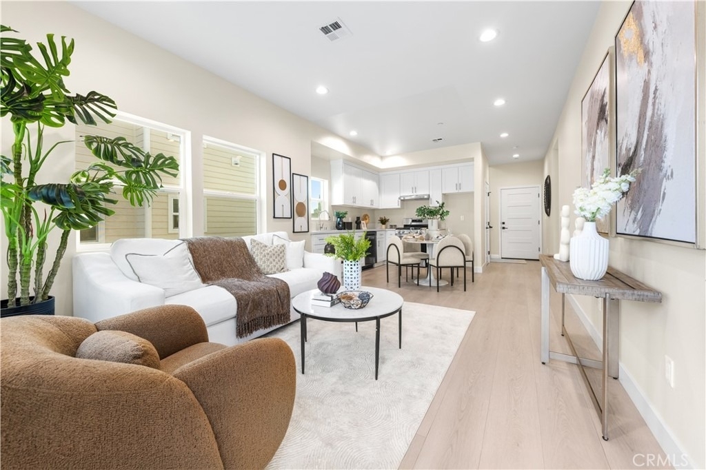 650 Grand Avenue W - Photo 2