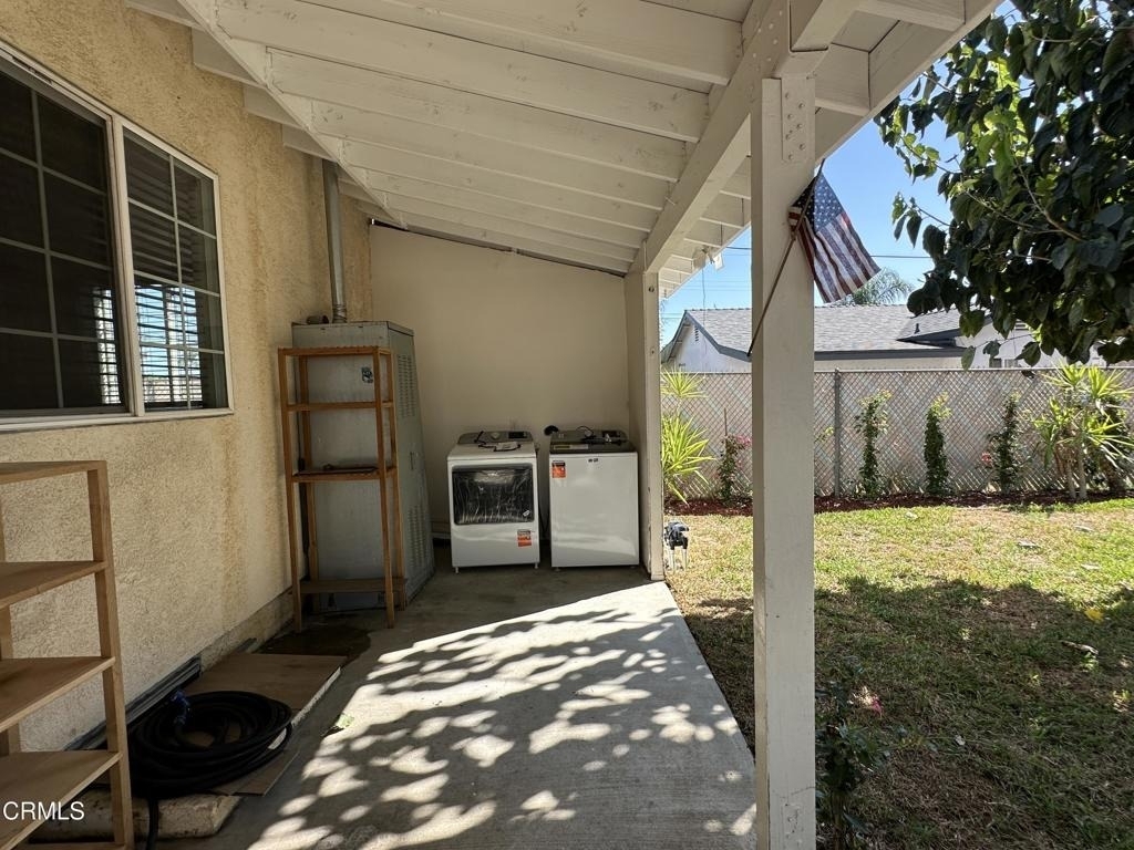 9710 Kester Avenue - Photo 4