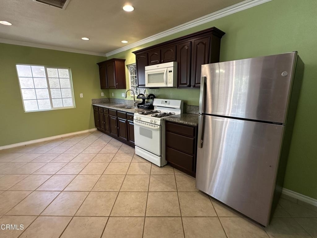 9710 Kester Avenue - Photo 11