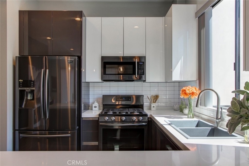 330 Salem - Photo 3