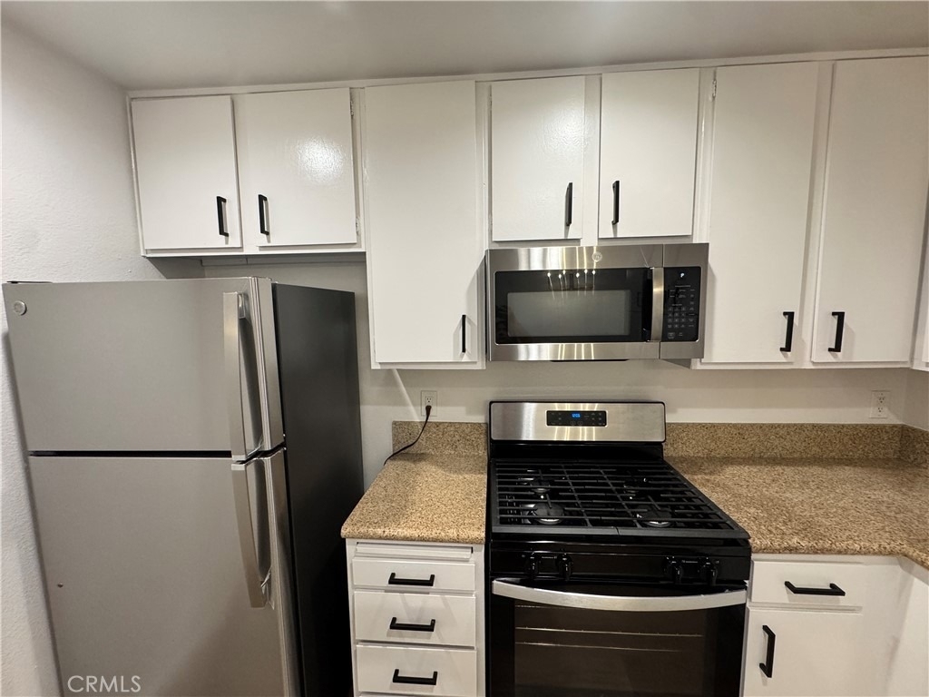 25018 Eshelman Avenue - Photo 12
