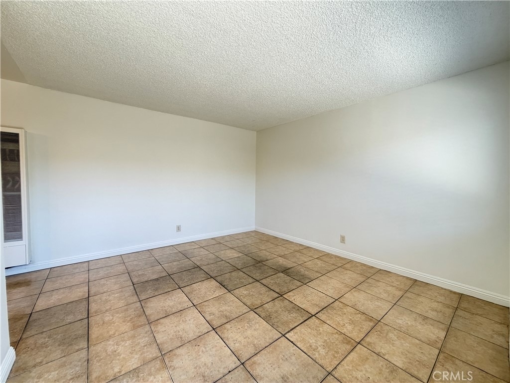 4329 E 55th Street - Photo 2