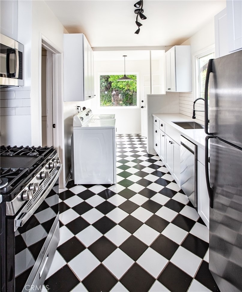 22908 Kathryn Avenue - Photo 12