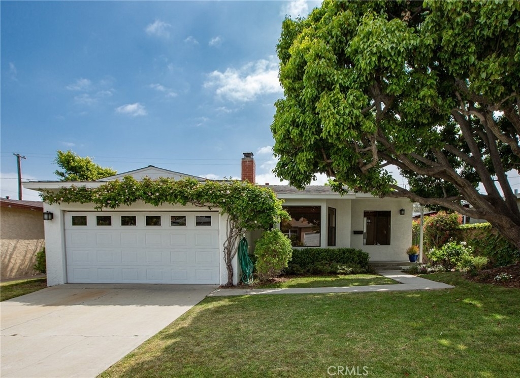 22908 Kathryn Avenue - Photo 0