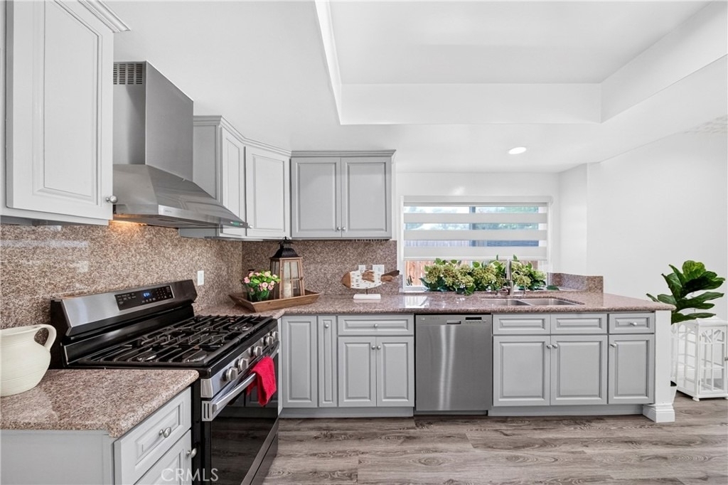 404 Continental Ct - Photo 1