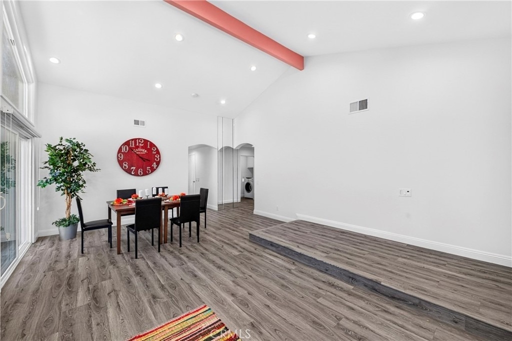 404 Continental Ct - Photo 4
