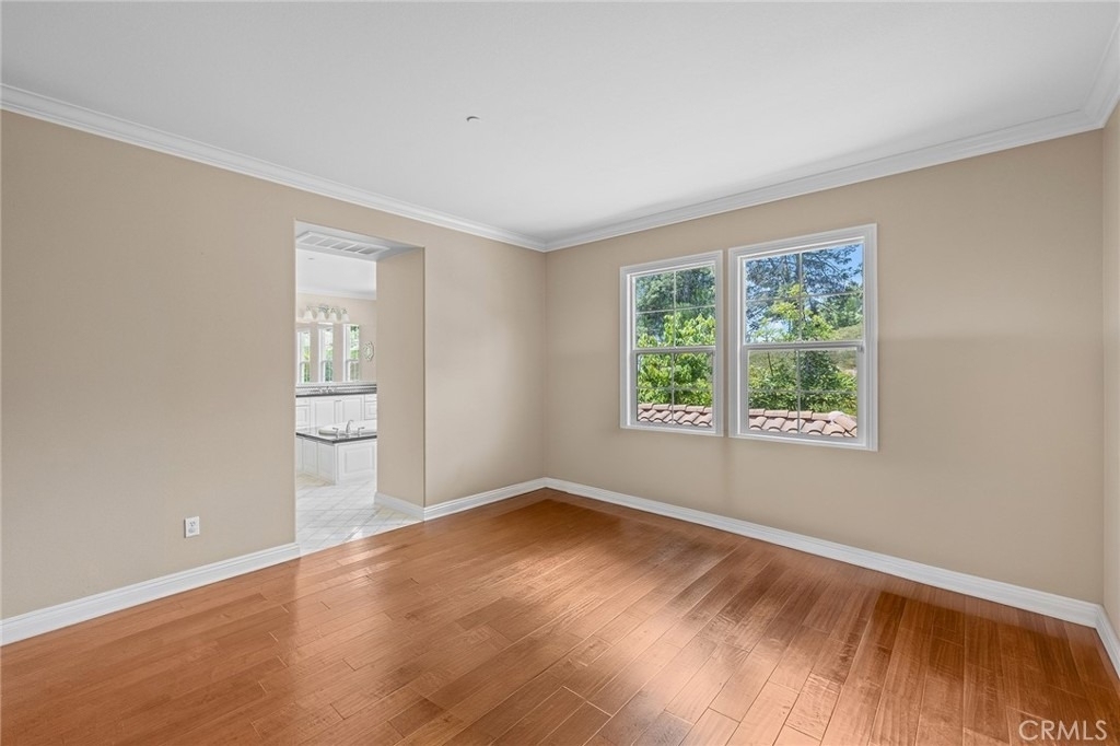 1009 Newhall - Photo 16