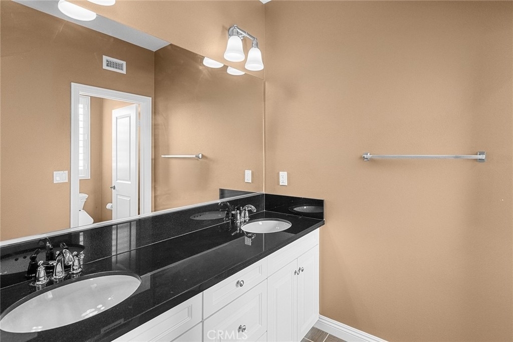 1009 Newhall - Photo 25