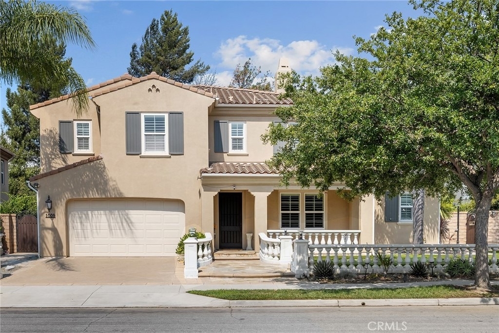 1009 Newhall - Photo 0