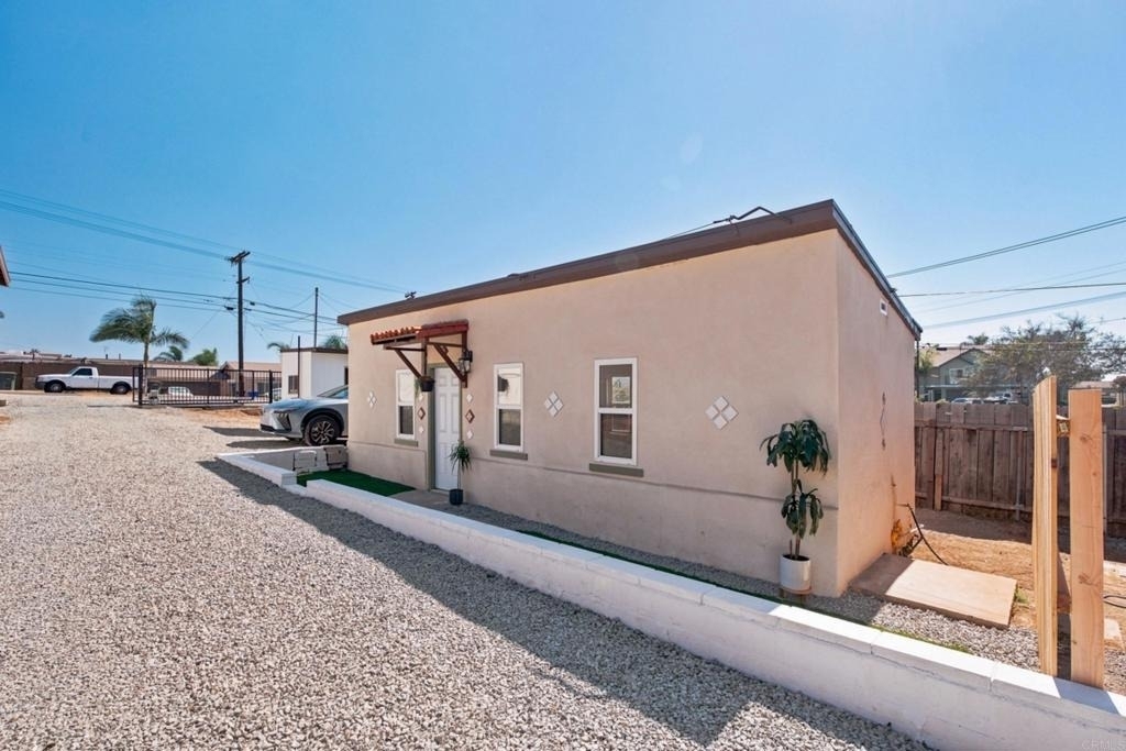 2641 E 18th Street - Photo 2