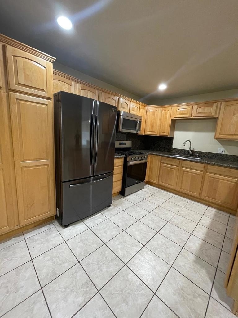 176 Millan Street - Photo 2