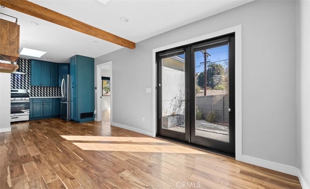 1537 Lakeshore - Photo 6