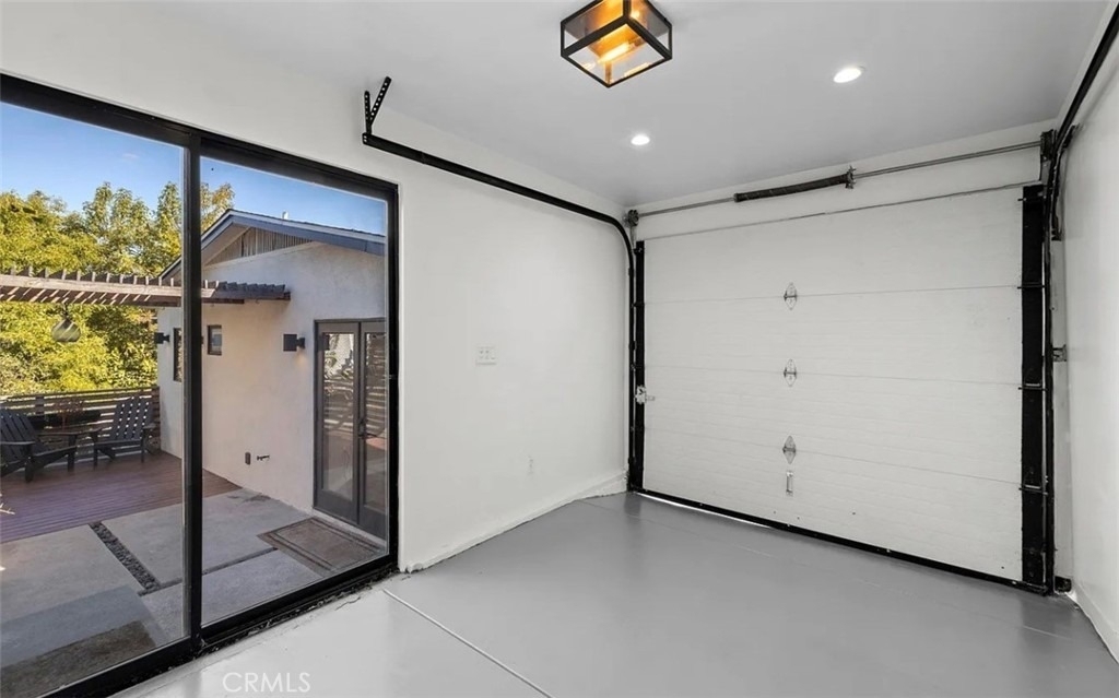 1537 Lakeshore - Photo 16
