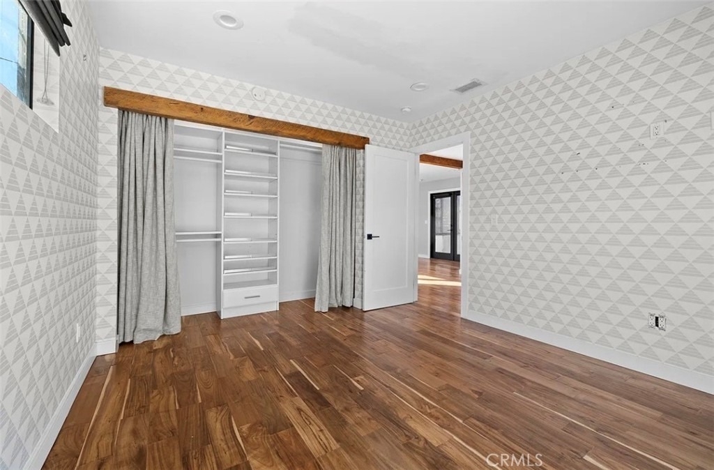1537 Lakeshore - Photo 4