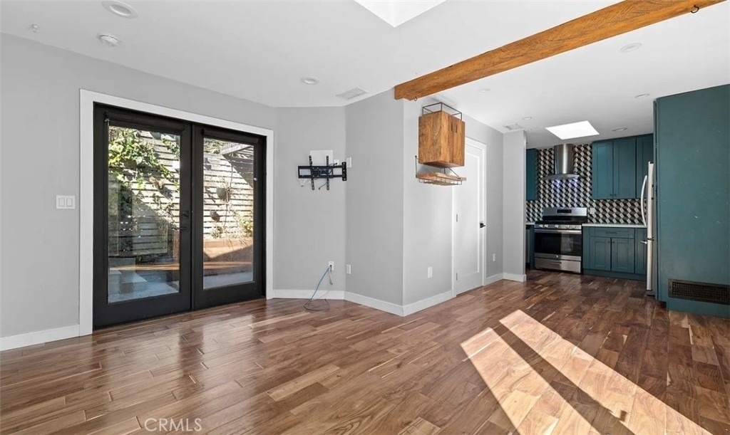 1537 Lakeshore - Photo 7