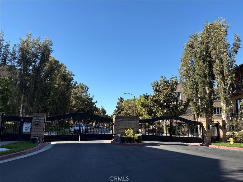 4444 Owens Street - Photo 0