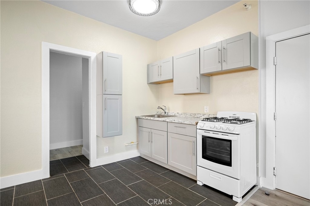 228 S Kenwood Street - Photo 10