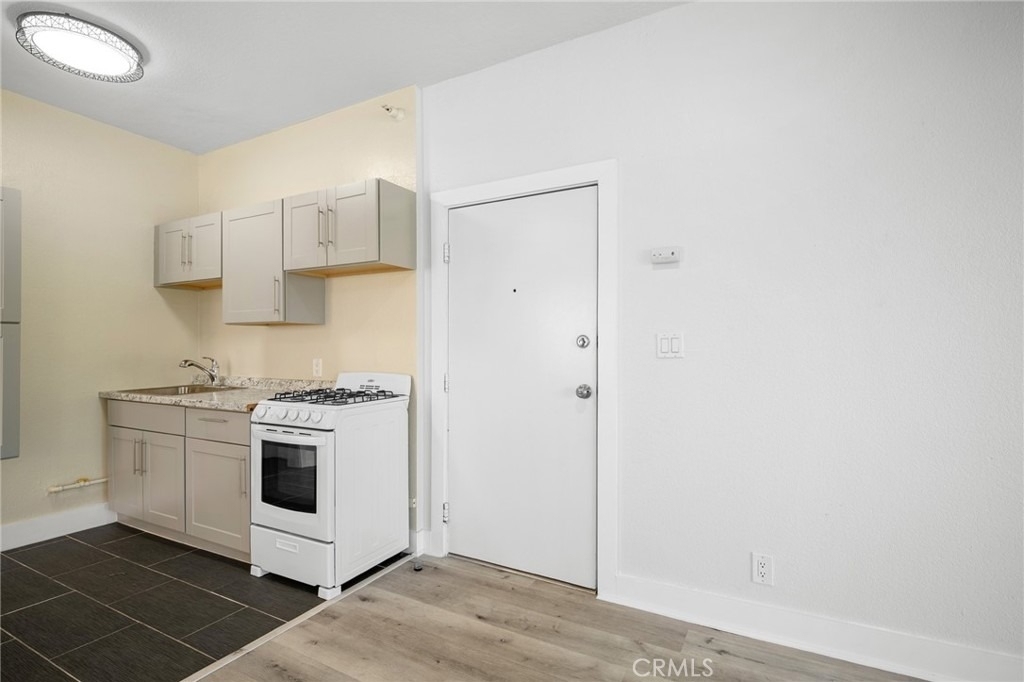 228 S Kenwood Street - Photo 3
