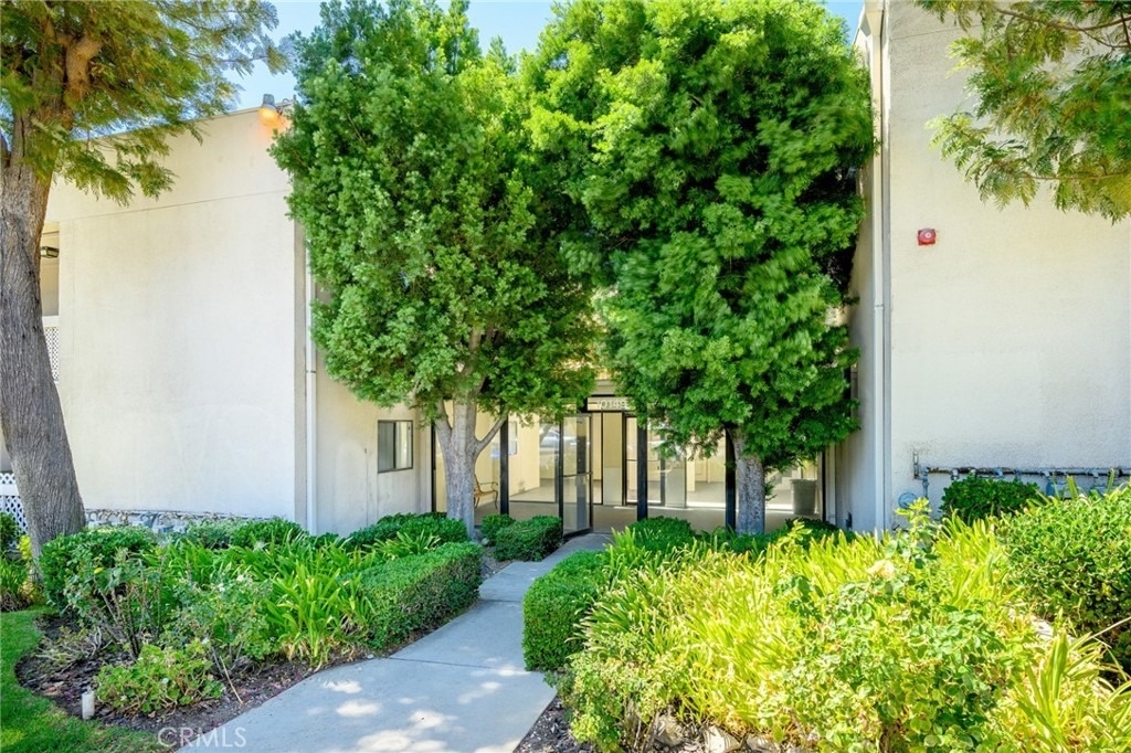 10149 Commerce Avenue - Photo 1
