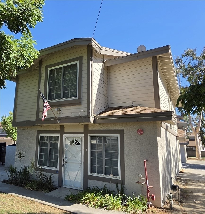 1614 S Campus Avenue - Photo 0