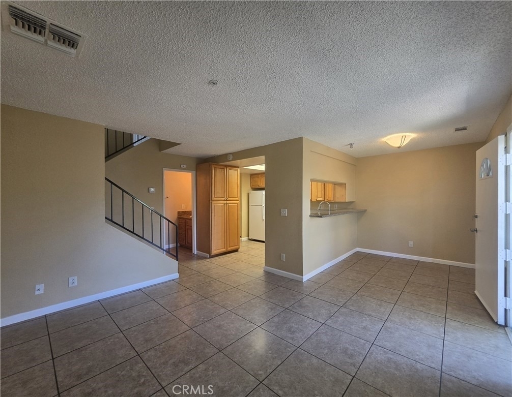 1614 S Campus Avenue - Photo 2