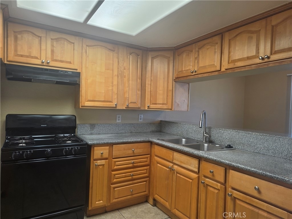 1614 S Campus Avenue - Photo 4