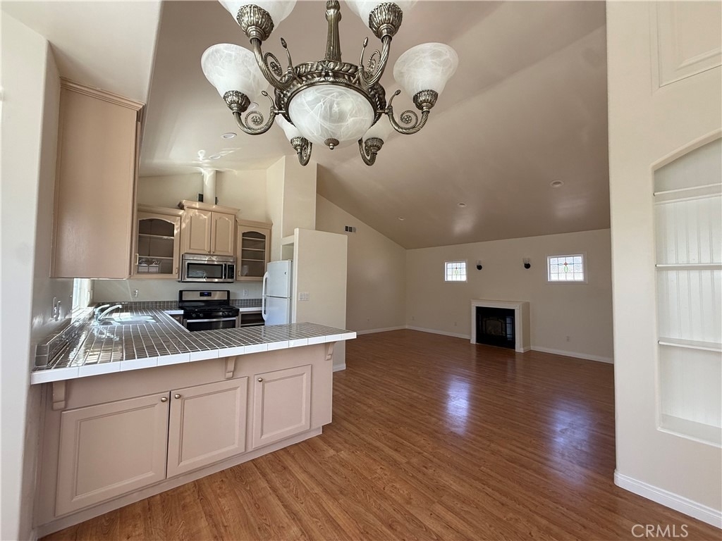 351 S 2nd - Photo 2
