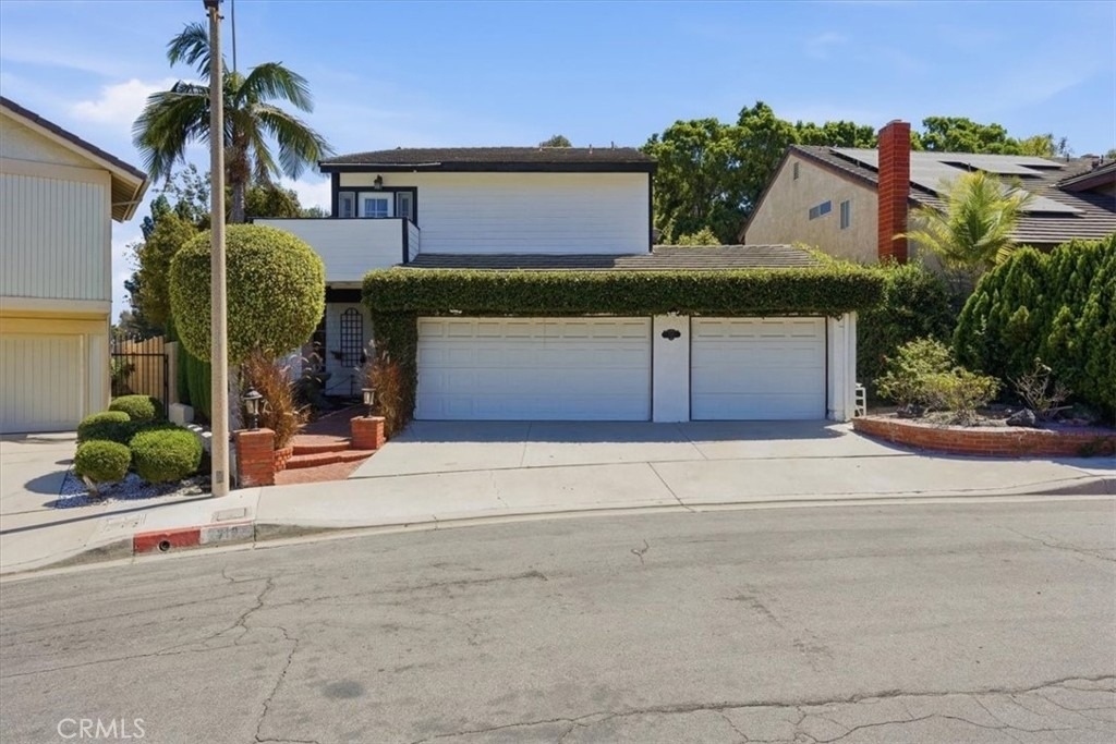 710 S Ridgeview - Photo 0