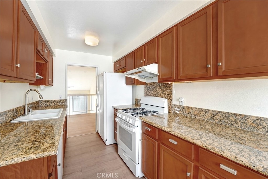 582 W Huntington Dr - Photo 8
