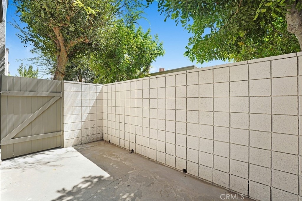 582 W Huntington Dr - Photo 15