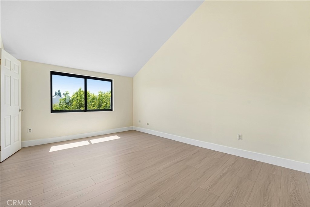 582 W Huntington Dr - Photo 10