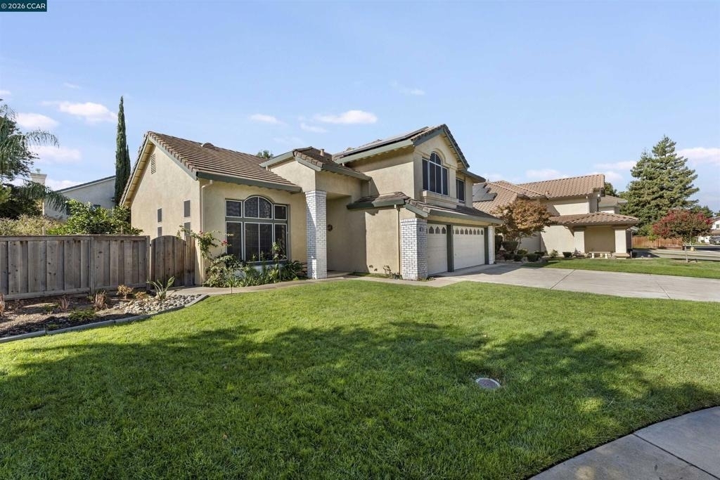 1418 Blue Jay Ct - Photo 2