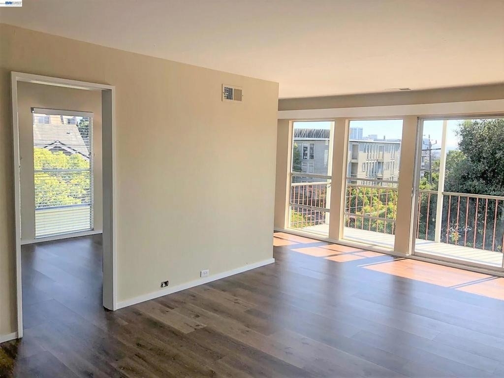 3815 Harrison St - Photo 2