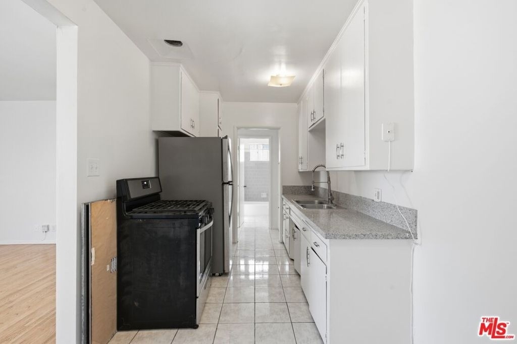 2544 Thurman Avenue - Photo 7