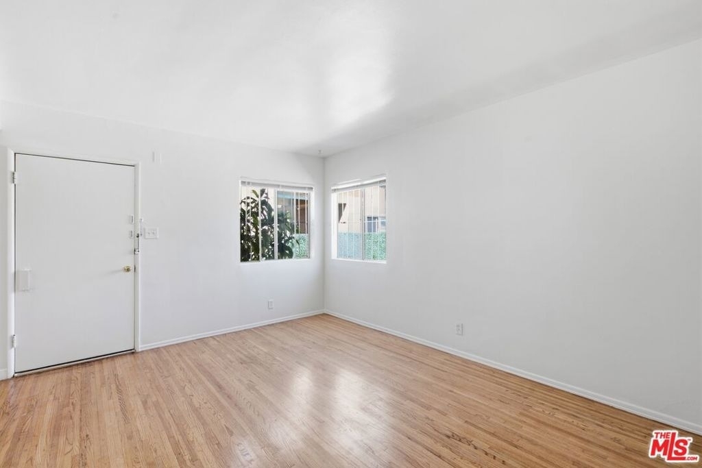2544 Thurman Avenue - Photo 6