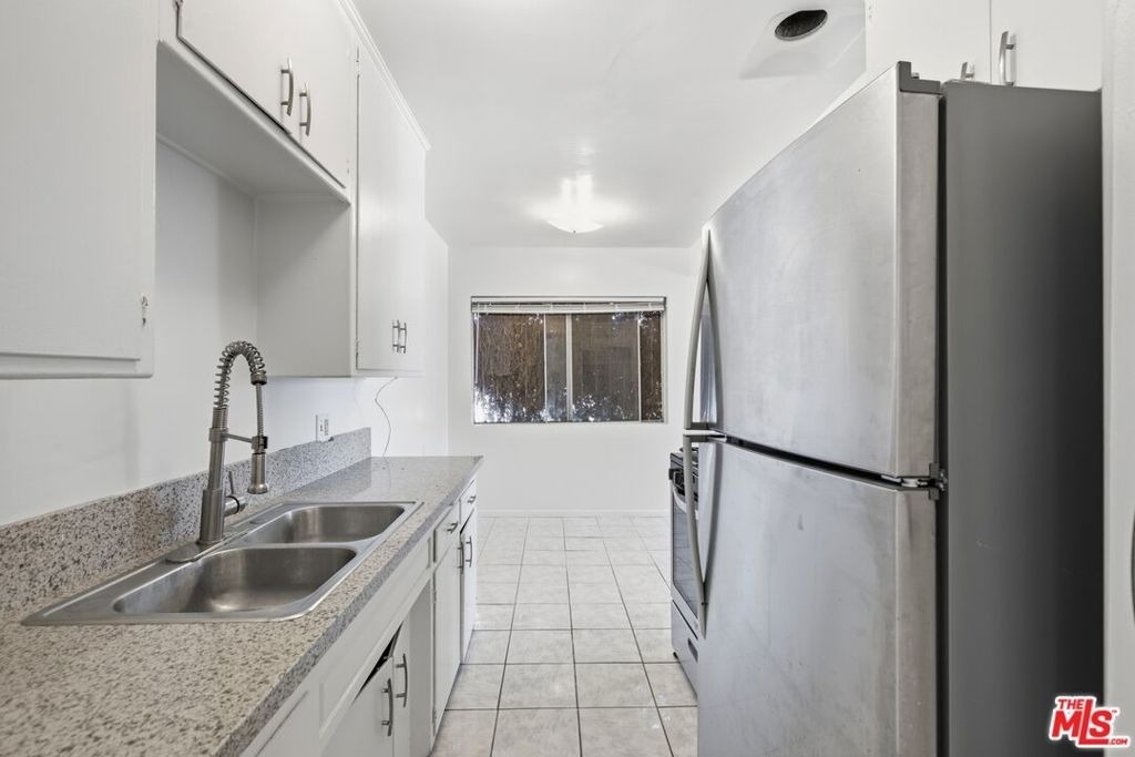 2544 Thurman Avenue - Photo 8
