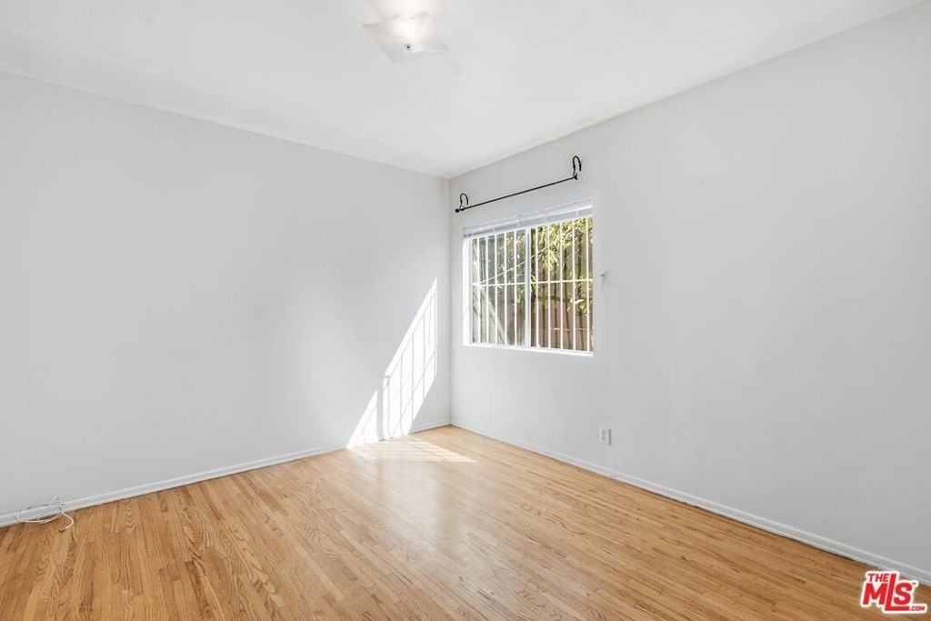 2544 Thurman Avenue - Photo 11