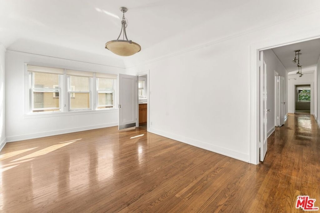 177 N Sycamore Avenue - Photo 8