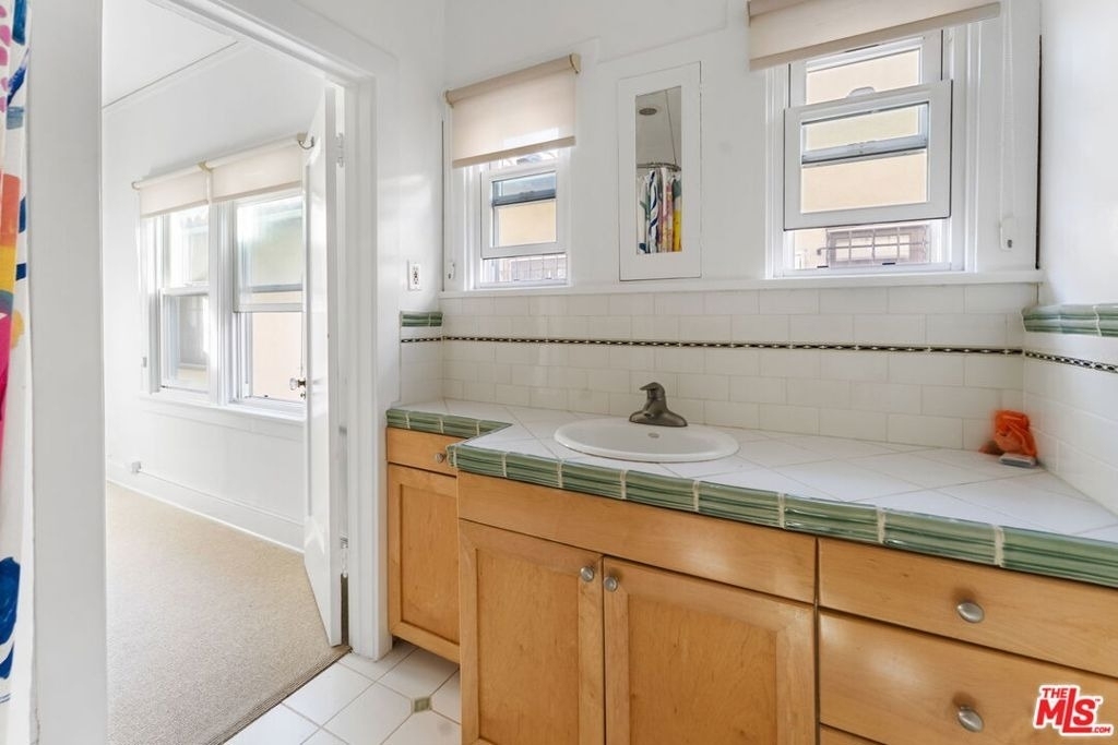 177 N Sycamore Avenue - Photo 18
