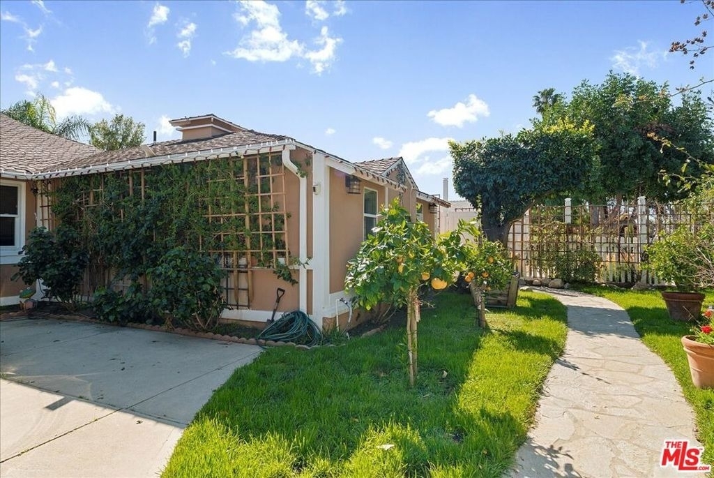 6724 Mammoth Avenue - Photo 1