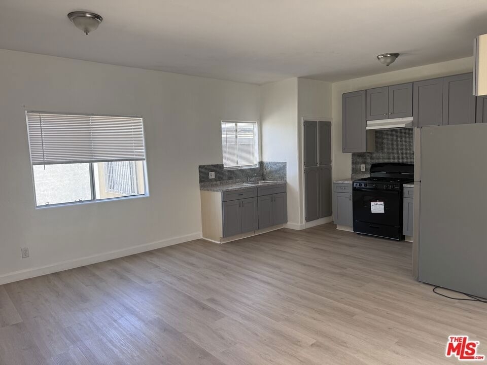 10406 Avalon Boulevard - Photo 3