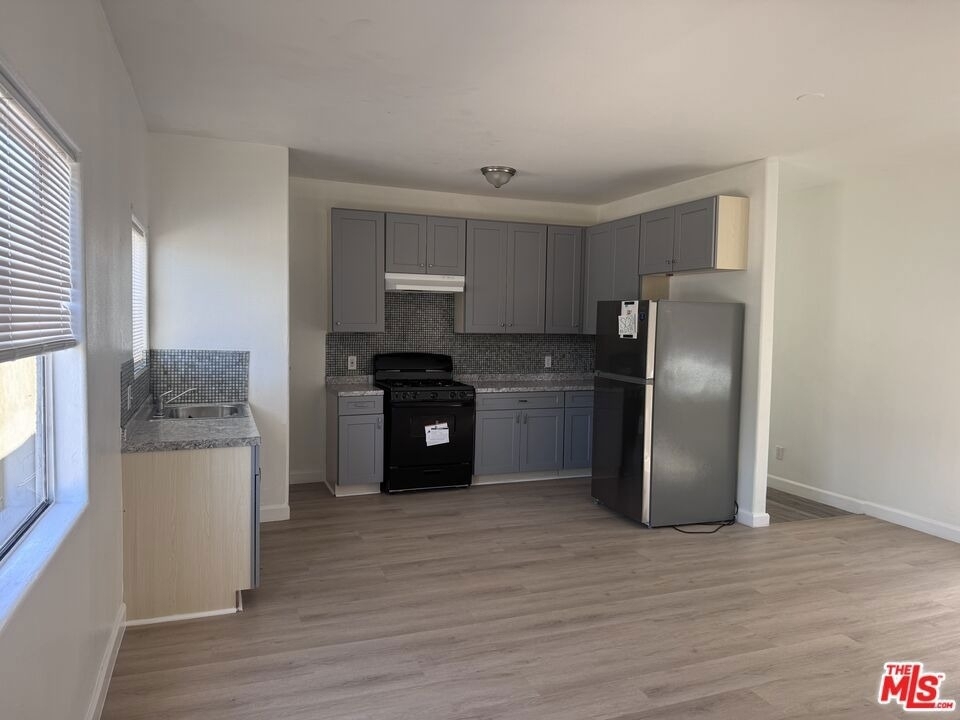 10406 Avalon Boulevard - Photo 2