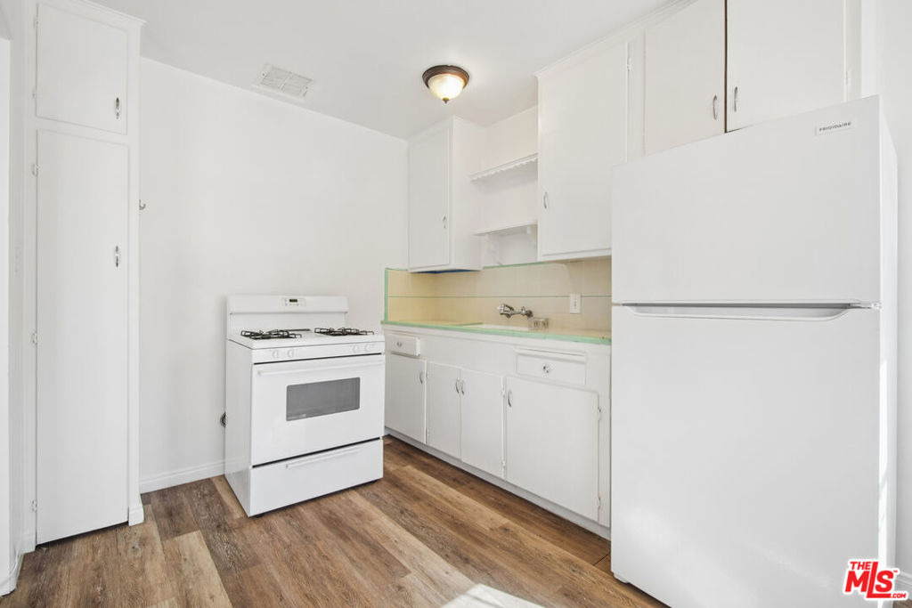 4951 Cahuenga Boulevard - Photo 3