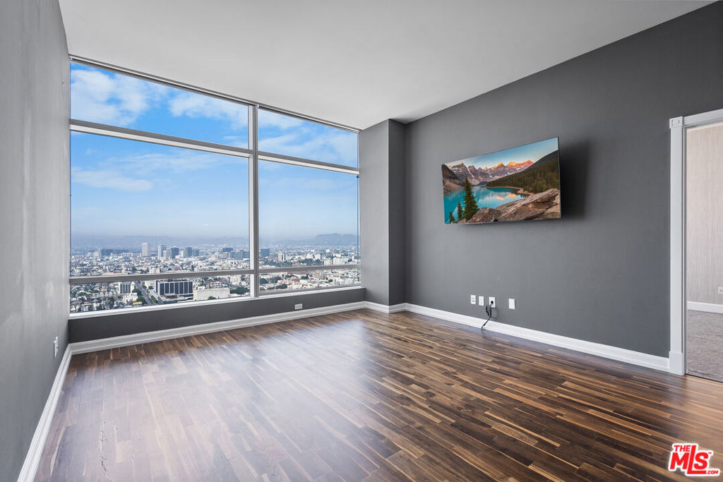 900 W Olympic Boulevard - Photo 0