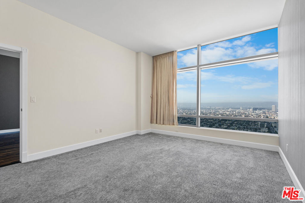 900 W Olympic Boulevard - Photo 13