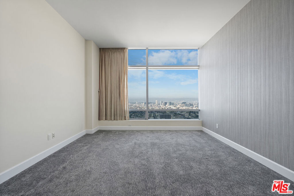 900 W Olympic Boulevard - Photo 15